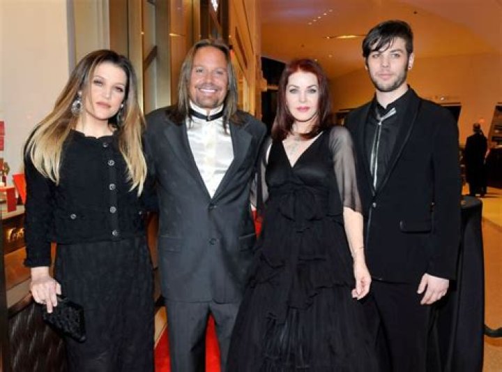 Navarone Garibaldi’s parents,siblings,netwothy and more |